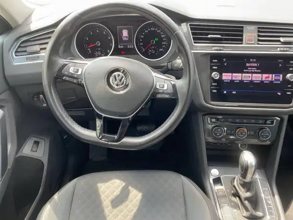 VW TIGUAN (9/15)