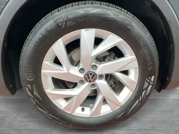 VW TIGUAN (8/15)