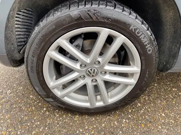 VW TOUAREG (7/15)