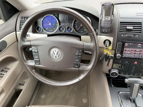 VW TOUAREG (9/15)