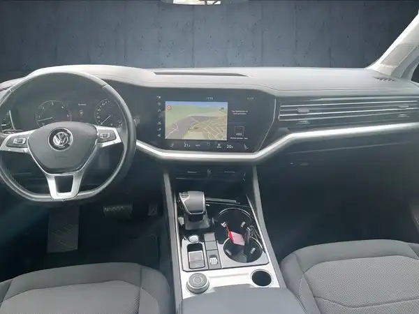 VW TOUAREG (11/18)