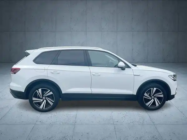 VW TOUAREG (6/18)