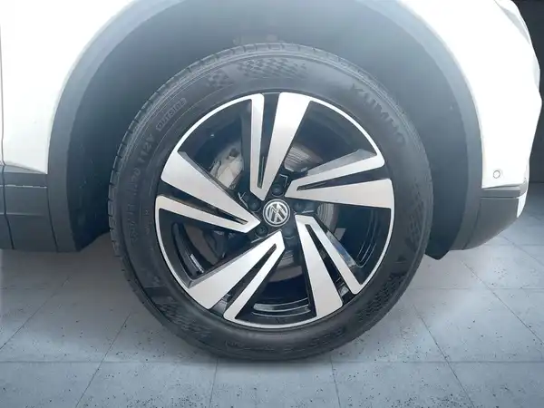 VW TOUAREG (7/18)