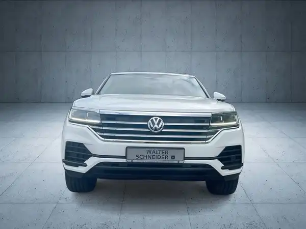 VW TOUAREG (8/18)