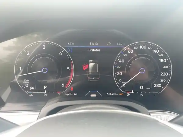 VW TOUAREG (10/18)