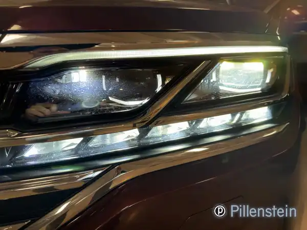 VW TOUAREG (15/16)