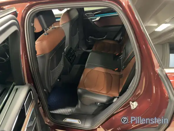 VW TOUAREG (10/16)