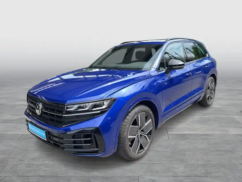 Das Bild zeigt einen blauen VW Touareg, aufgenommen von der Seite.
