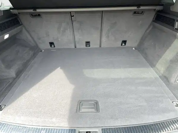 VW TOUAREG (11/23)