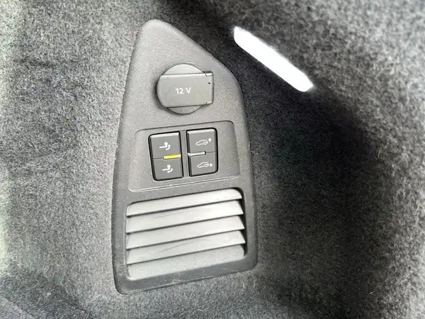 VW TOUAREG (12/23)