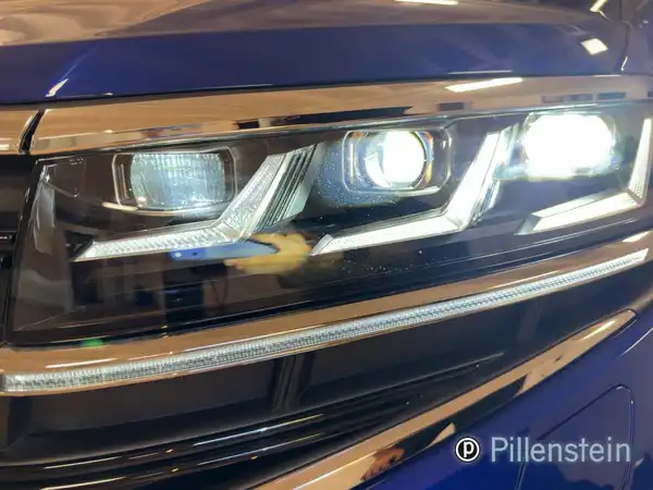 VW TOUAREG (15/16)
