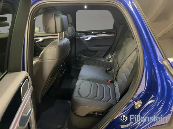 VW TOUAREG (10/16)