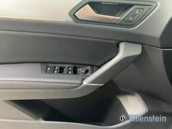 VW TOURAN (6/18)