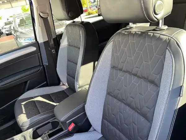 VW TOURAN (17/27)