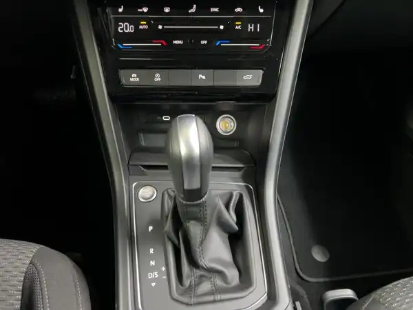 VW TOURAN (10/19)
