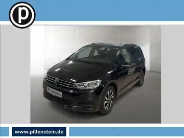 Das Bild zeigt einen schwarzen VW Touran aus der Frontalansicht. Das Händlerdenlogo ist sichtbar, zudem gibt es markante Texteinblendungen.
