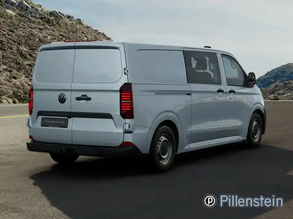 Das Foto zeigt einen VW Transporter Kasten von hinten, in grauer Farbe.