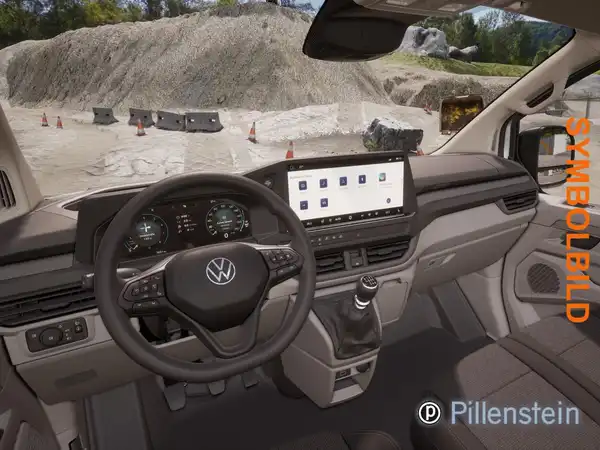 Das Bild zeigt das Innere eines VW Transporter mit einem hellgrauen und beigen Interieur. Es enthält das Händlersymbol und markante Texteinblendungen.
