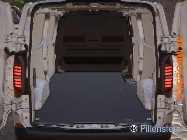 Innenaufnahme des Fahrzeugs VW Transporter, mit hellgrauem Interieur und texteinblendungen.