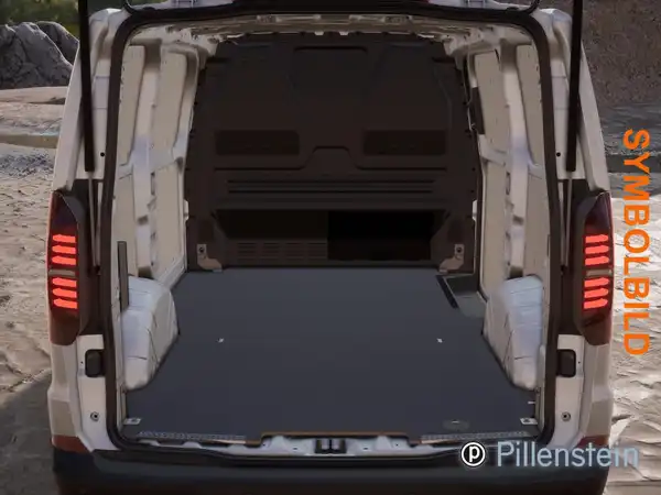 Das Bild zeigt den Innenraum eines VW Transporters mit weißem Kasten und beleuchteten Seitenwänden. Es enthält ein Händlerlogo und markante Texteinblendungen.