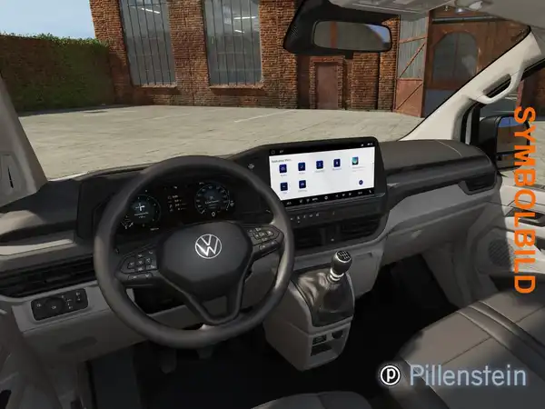 Das Bild zeigt das Innere eines VW Transporter mit einem grauen Interieur. Es gibt ein Händlerlogo und markante Texteinblendungen.