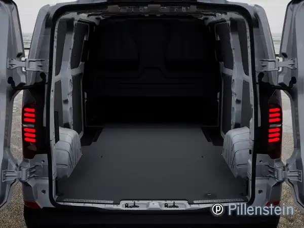 Das Bild zeigt den Innenraum eines VW Transporter Kasten. Der Innenraum ist in Schwarz gehalten. Es handelt sich um eine Innenaufnahme des Fahrzeugs. Das Händlerlogo ist eingeblendet und es gibt markante Texteinblendungen.