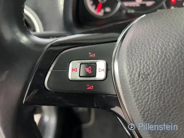 VW UP! (10/15)