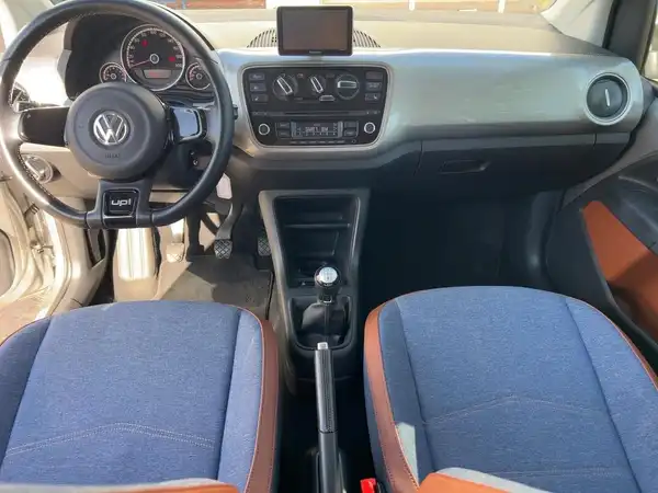 VW UP! (8/14)