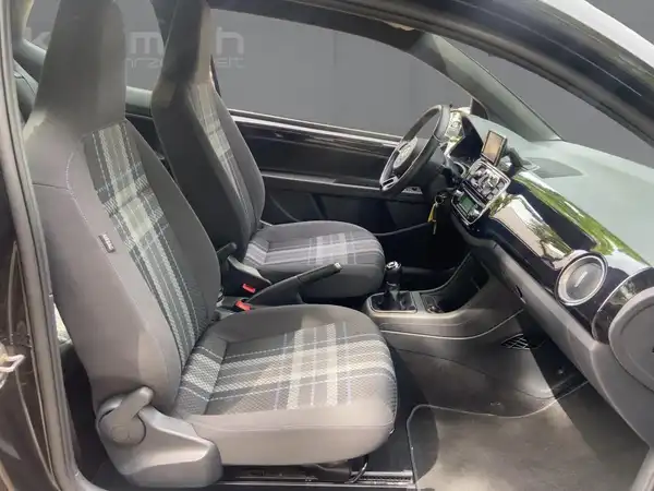 VW UP! (11/15)