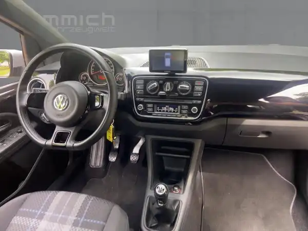 VW UP! (8/15)