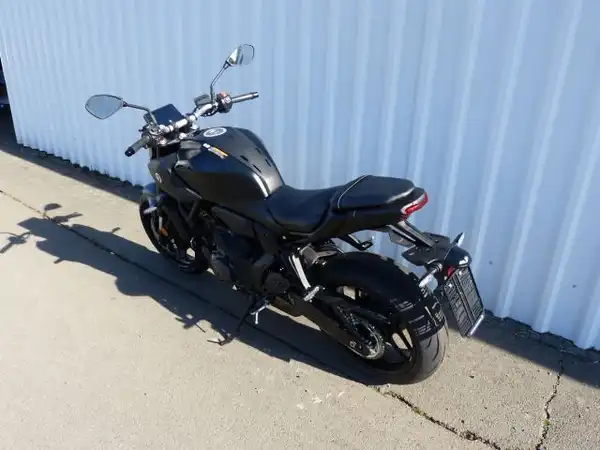 YAMAHA MT-07 (3/9)
