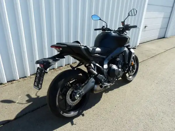 YAMAHA MT-09 (3/9)