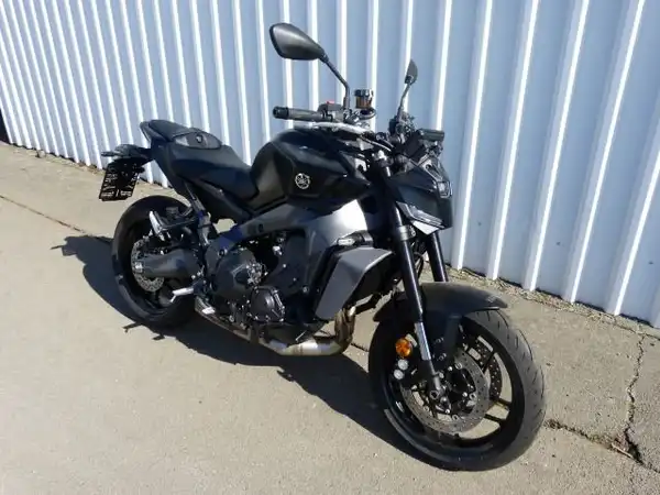 YAMAHA MT-09 (4/9)