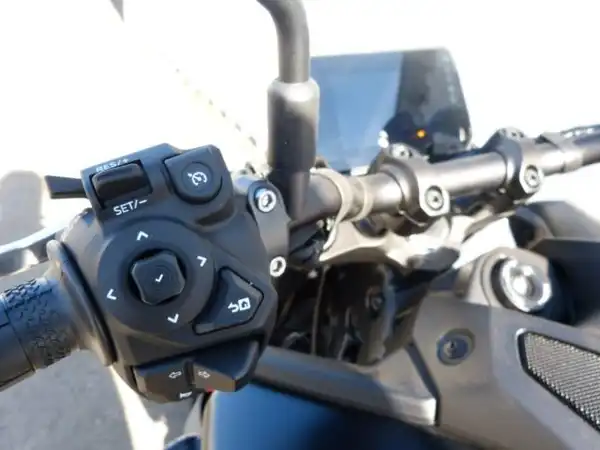 YAMAHA MT-09 (7/9)