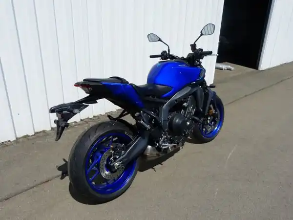 YAMAHA MT-09 (3/9)