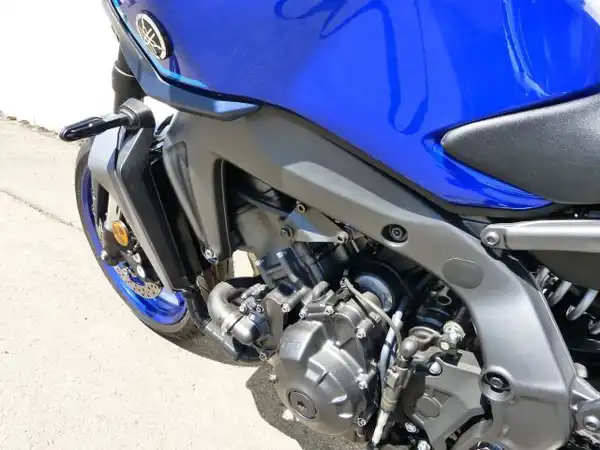 YAMAHA MT-09 (8/9)