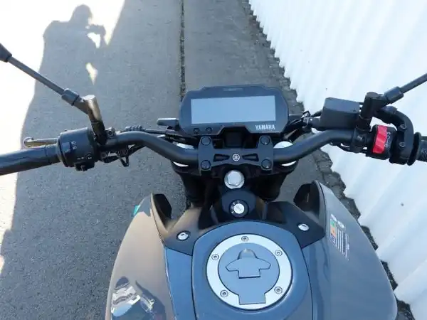 YAMAHA MT-125 (6/9)