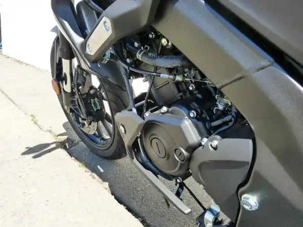 YAMAHA MT-125 (7/8)