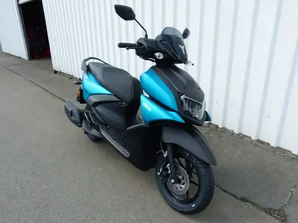 YAMAHA RAYZR (2/8)