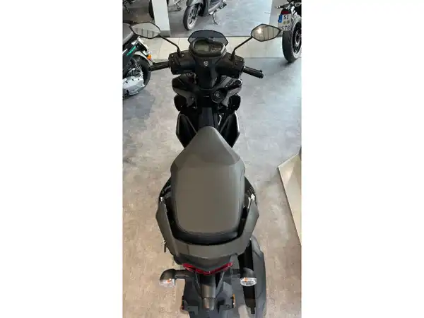 YAMAHA RAYZR (4/6)