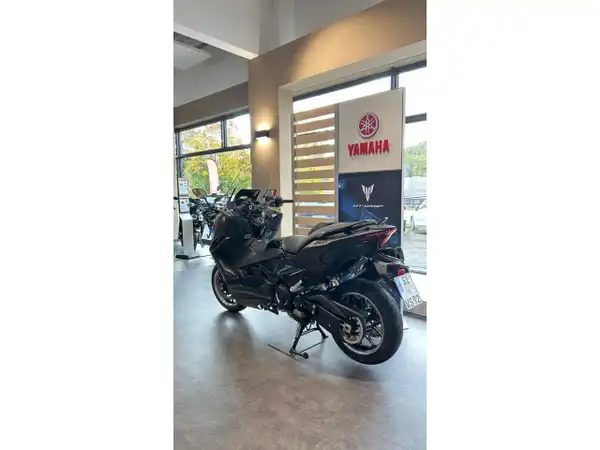 YAMAHA TMAX (4/7)