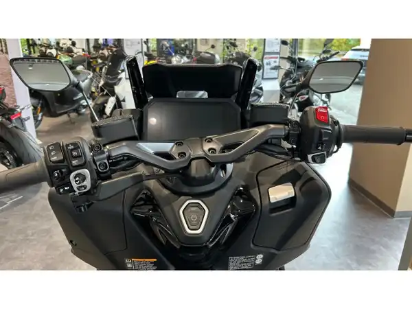 YAMAHA TMAX (6/7)