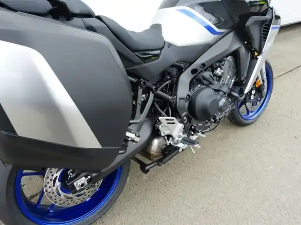 YAMAHA TRACER 9 (11/12)