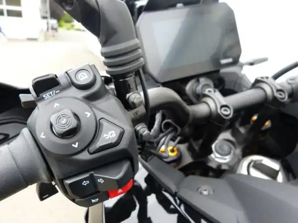YAMAHA TRACER 9 (7/12)