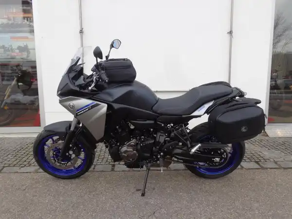 YAMAHA TRACER 7 (1/10)