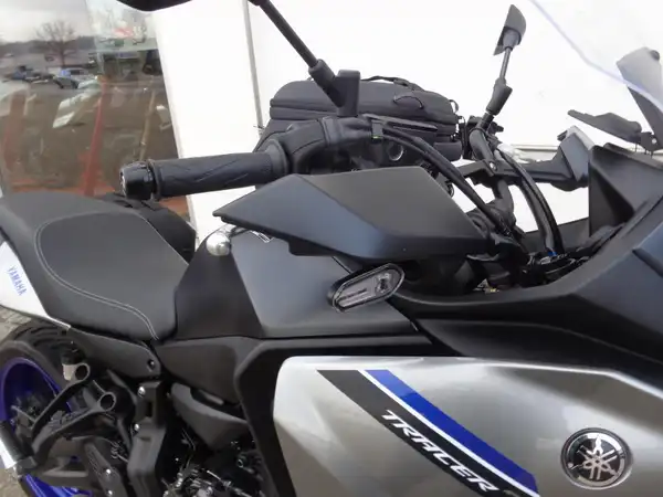 YAMAHA TRACER 7 (9/10)