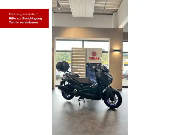 YAMAHA XMAX 300 (1/6)