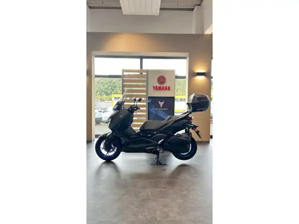 YAMAHA XMAX 300 (2/6)
