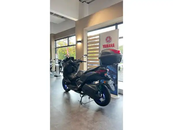 YAMAHA XMAX 300 (4/6)