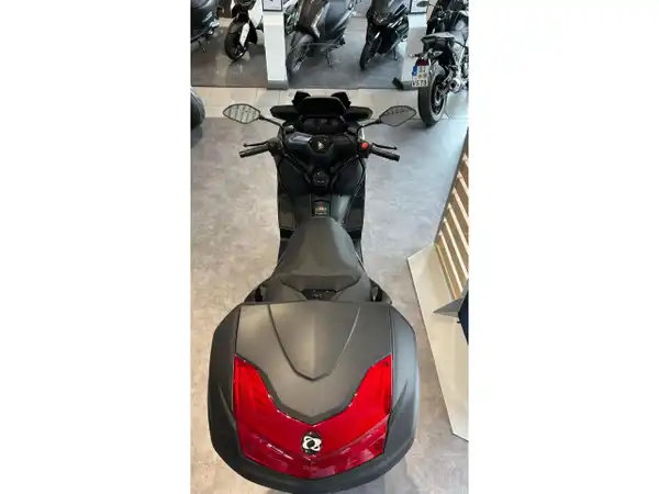 YAMAHA XMAX 300 (5/6)